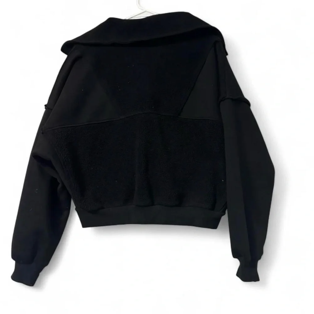 Aemi & Co Half‑zip Sweatshirt with Pockets. Size Small. Black - Picture 2 of 3